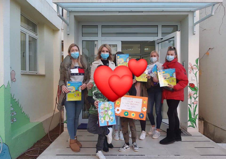 Sveti Nikola nikada ne zaboravlja našu djecu, a ove godine je zadužio brojne “pomoćnike” koji danima nose…