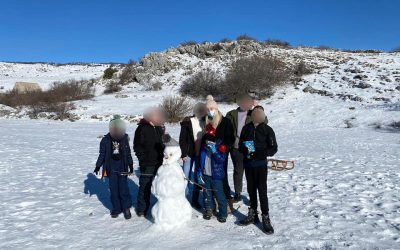 Iako ove godine nismo imali priliku ići na zimovanje, djeca su uživala u snježnim radostima u Dalmatinskoj zagori…