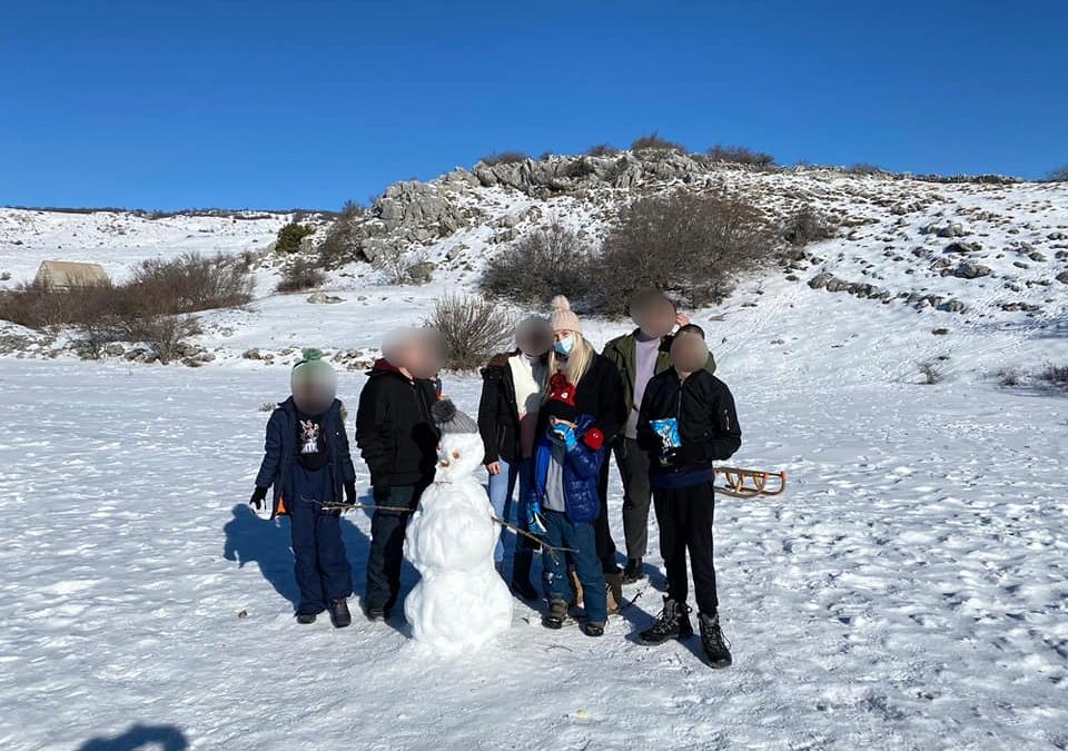 Iako ove godine nismo imali priliku ići na zimovanje, djeca su uživala u snježnim radostima u Dalmatinskoj zagori…