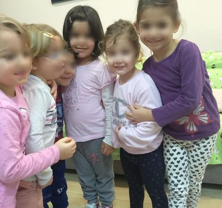 Sretan vam DAN ZAGRLJAJA! Zagrlite danas nekoga, učinite to punim srcem i cijelim bićem kao što djeca rade