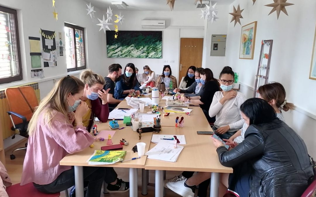 U sklopu projekta Pružimo ruku podrške djeci, mladima i obiteljima održan je 3. modul edukacije terapije igrom.