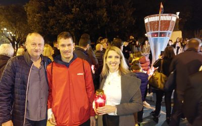 I ove godine naša djeca su upalila svijeće i pomolili se za žrtve Vukovara i Domovinskog rata?❤???❤