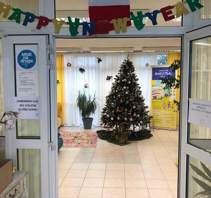 Božić dolazi ? ? ? ? ? S najljepšim pjesmama…