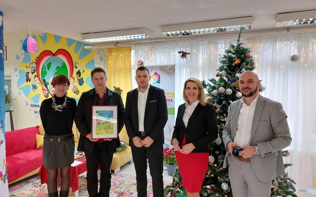 I dalje uživamo u ovom vremenu darivanja