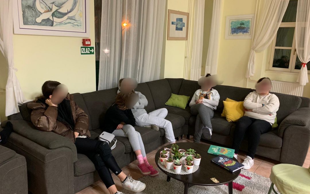 SRETAN DAN ŽENA SVIM NAŠIM DJEVOJČICAMA, DJEVOJKAMA I DJELATNICAMA