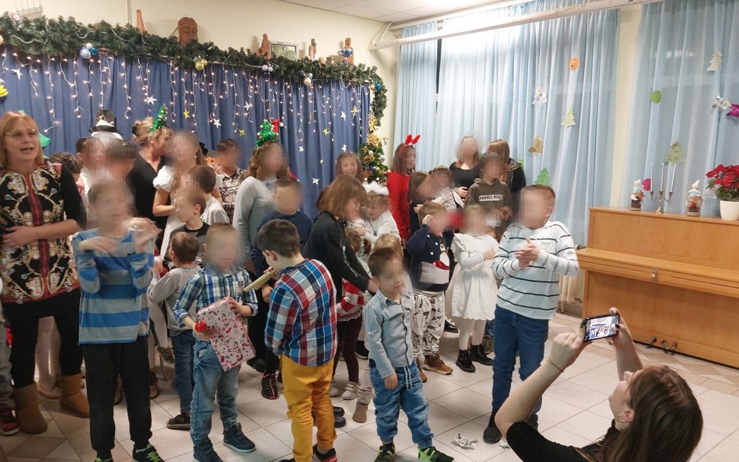 Naša djeca pripremila Božićnu priredbu￼
