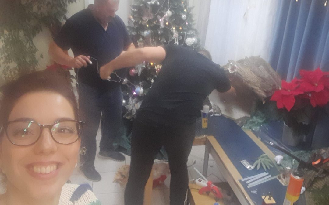 Ove godine atrij našeg Doma krase velike, divne jaslice